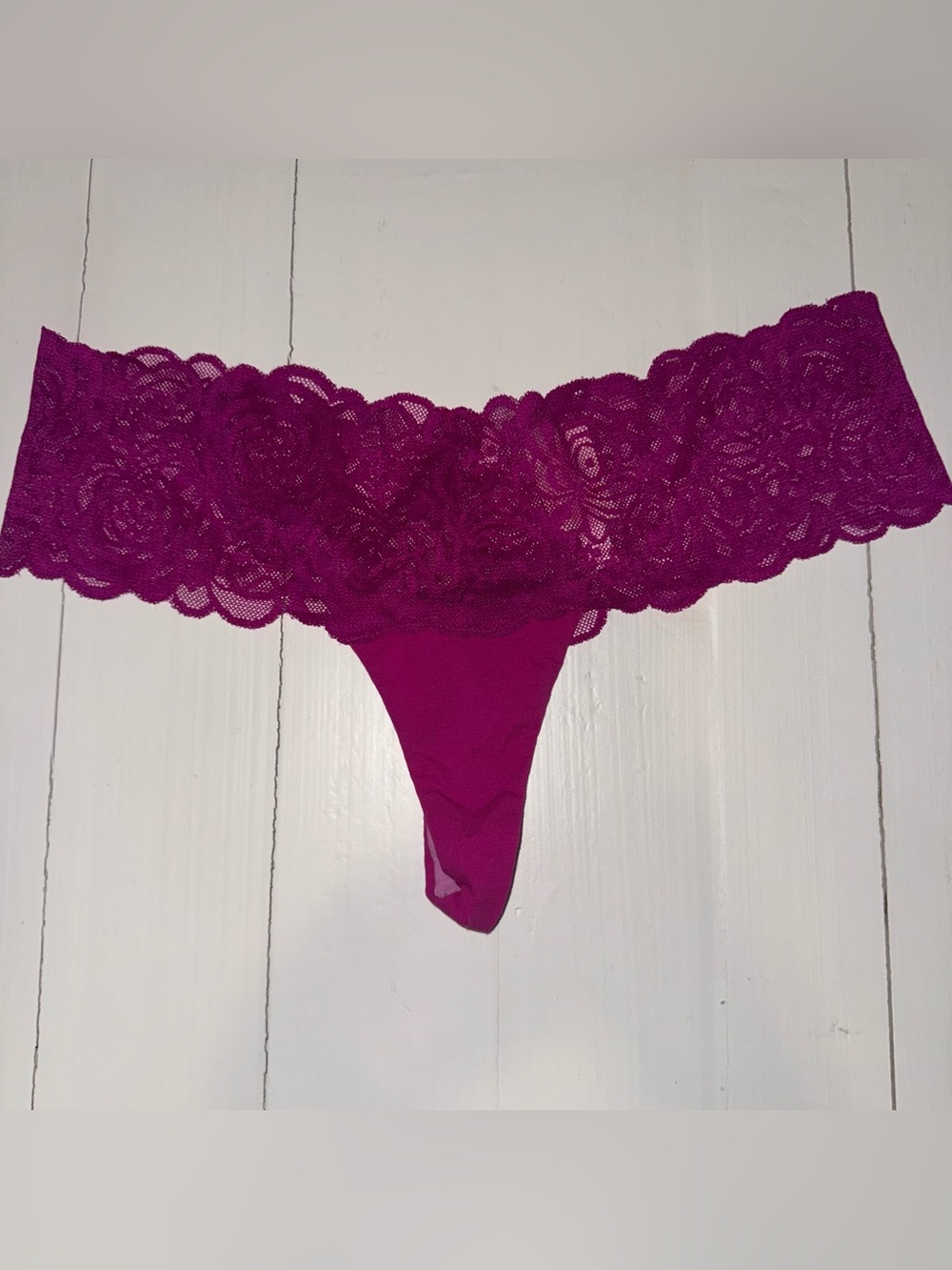 PINK Victoria’s Secret Vintage 2014 Lace Thong Panty Magenta Purple NWT Large